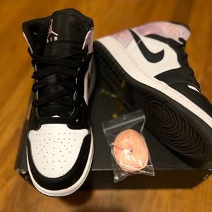 Air Jordan 1 MID SE